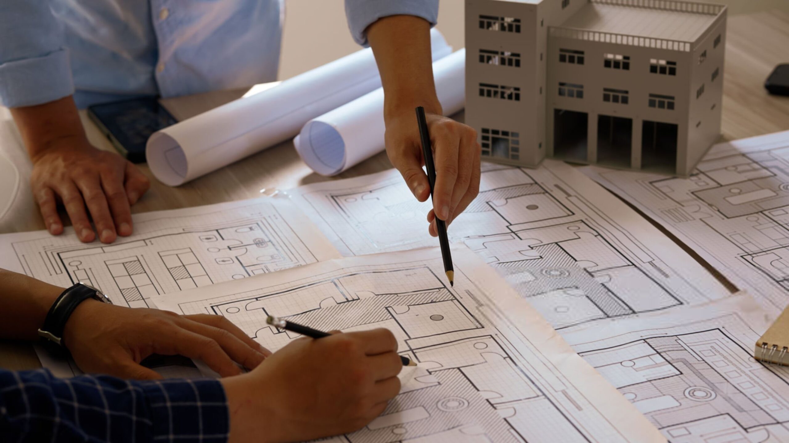 كيف تختار أفضل نظام ERP مجاني لشركتك في قطاع المقاولات؟ لنكن صريحين، إدارة مشاريع المقاولات تتطلب تنظيمًا دقيقًا للوقت والموارد، ومتابعة مستمرة للموازنة والفرق العاملة